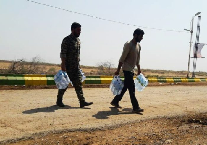 ۳۵ هزار بطری آب آشامیدنی در مناطق درگیر تنش آبی خوزستان توزیع شد